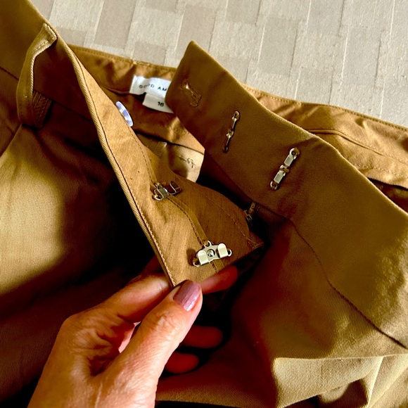 Good American Good 90’s Pleated High Rise Wide Leg Pant in Khaki - Picture 11 of 15